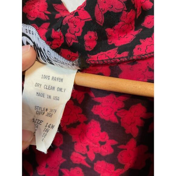 Vintage Womens Kimono Size 14W Red Black Floral Rayon Whimsigoth Fairy 80s - Picture 3 of 7
